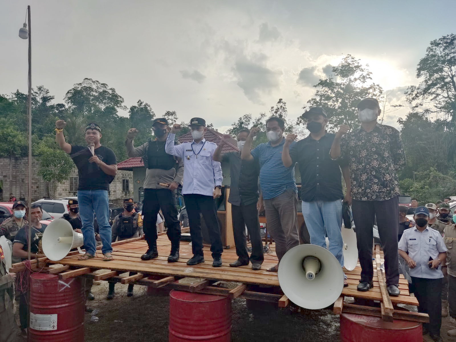 Bupati Gunung Mas Redam Aksi Massa