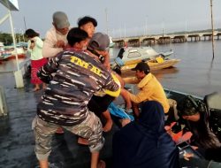 TNI AL Kumai Evakuasi Nelayan Sakit Aneh 