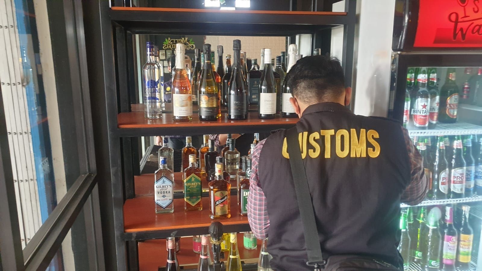 398.000 Rokok dan Ratusan Miras Ilegal Diamankan