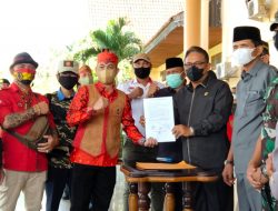 5 Perwakilan Aliansi Masyarakat Adat Kobar: TANGKAP EDY MULYADI