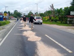 Solar Tumpah, Jalan Trans Kalimantan Ditaburi Pasir