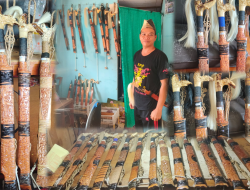 Ivan Pandung, Penjaga Budaya Seni Pembuatan Mandau Ivan Pandung, Penjaga Budaya Seni Pembuatan Mandau