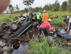 Pickup Terbalik 2 Tewas dan ABG Jatuh di Bawah Jembatan Nusa, 2 Luka Parah