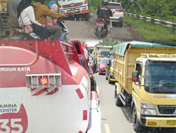 JALAN TRANS KALIMANTAN RUSAK
