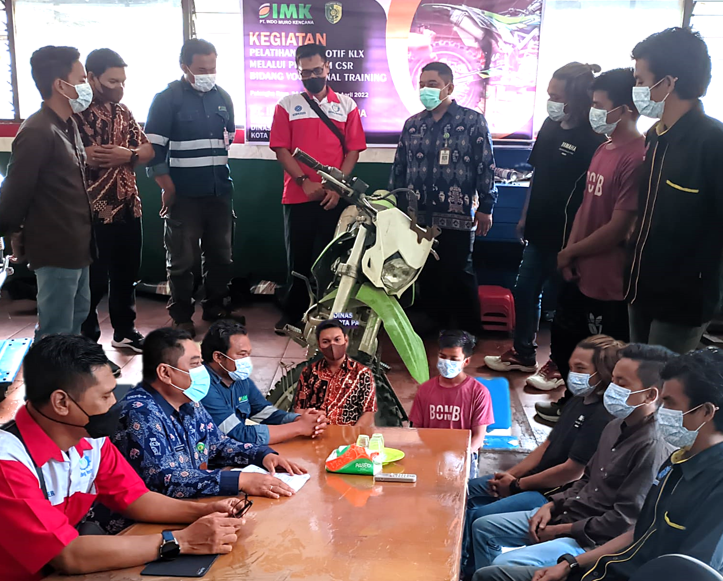 Ciptakan Tenaga Kerja Terampil, IMK dan Disnaker Gelar Pelatihan Otomotif KLX