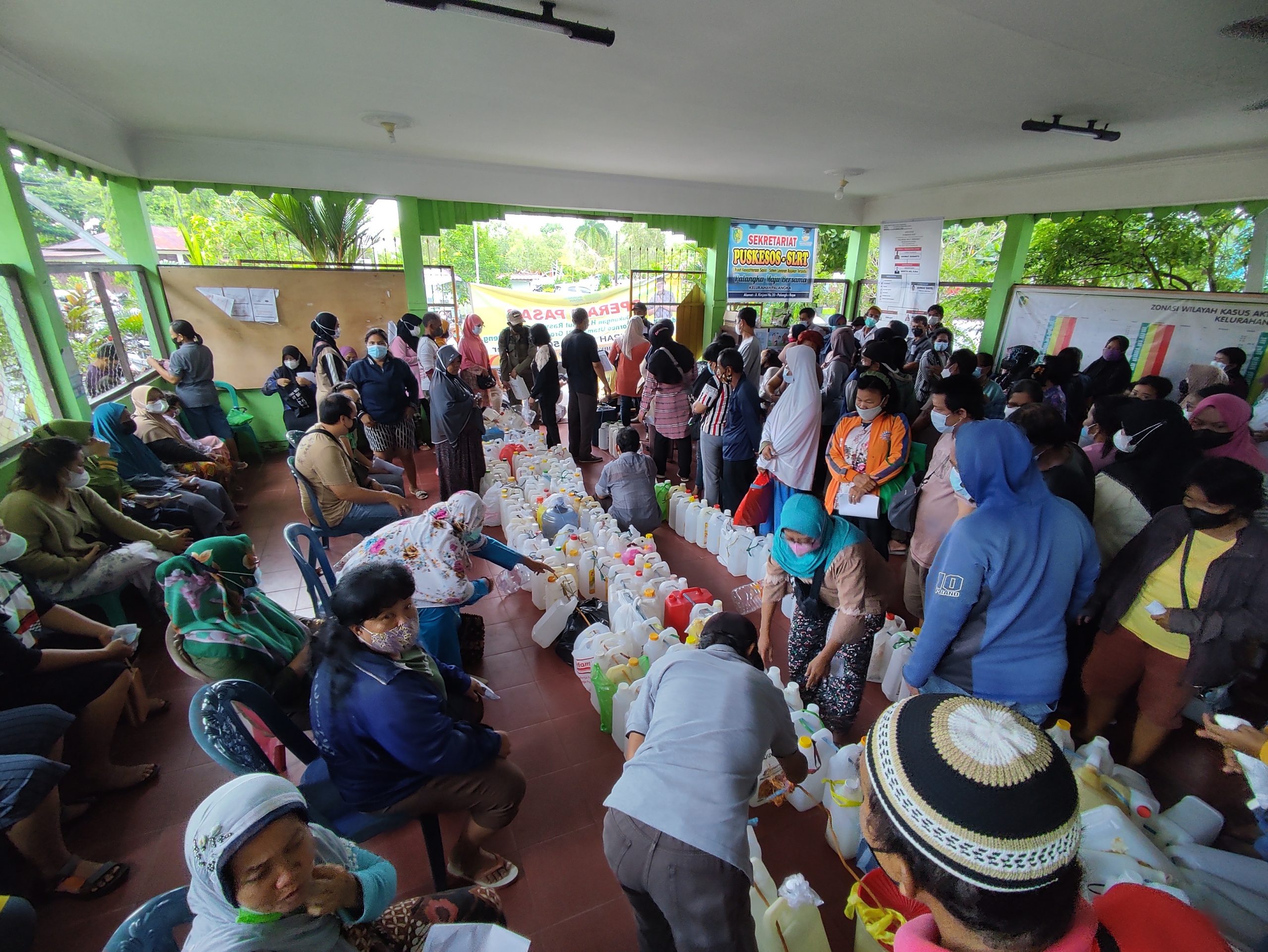 Masyarakat “Serbu” Pasar Murah Minyak Goreng