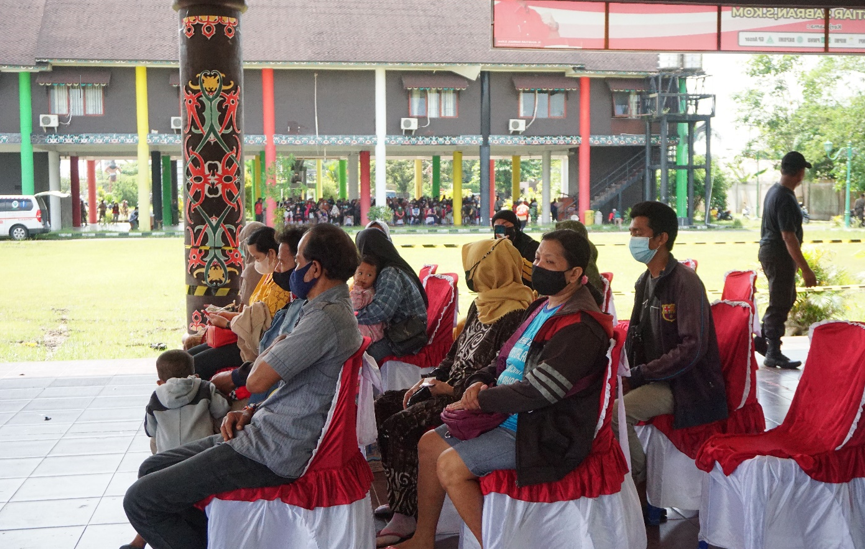 Prihatin Minyak Goreng Mahal, Agustiar Gelar Pasar Murah Berkah