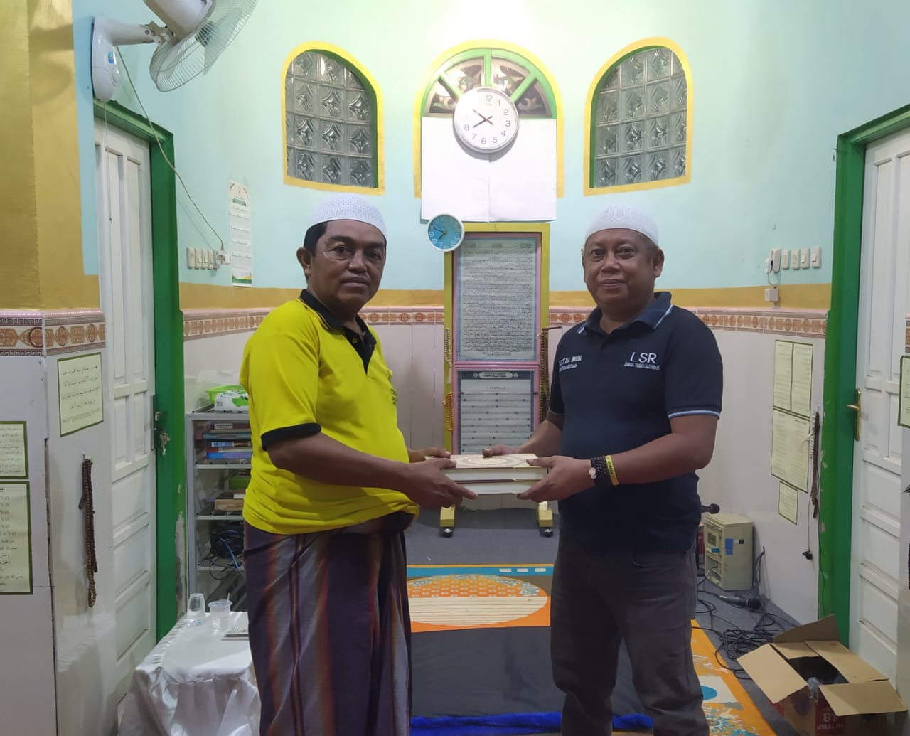 Jelang Ramadan LSR LPMT Kalteng Membagikan Al-Quran