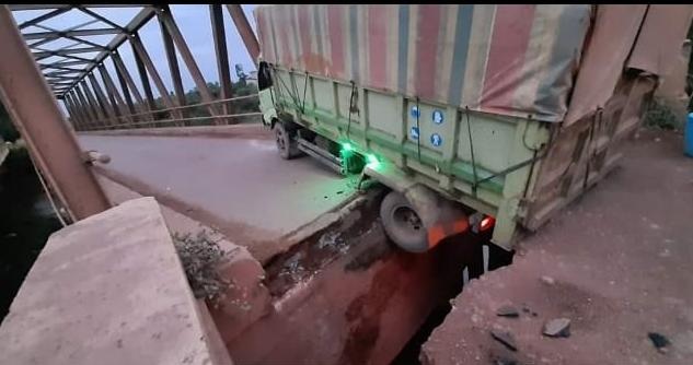 Jembatan Bajarau Bolong, Truk Terperosok