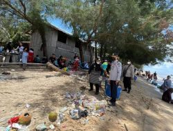 Wabup Turun Tangan Bersihkan Pantai Ujung Pandaran Wabup Turun Tangan Bersihkan Pantai Ujung Pandaran