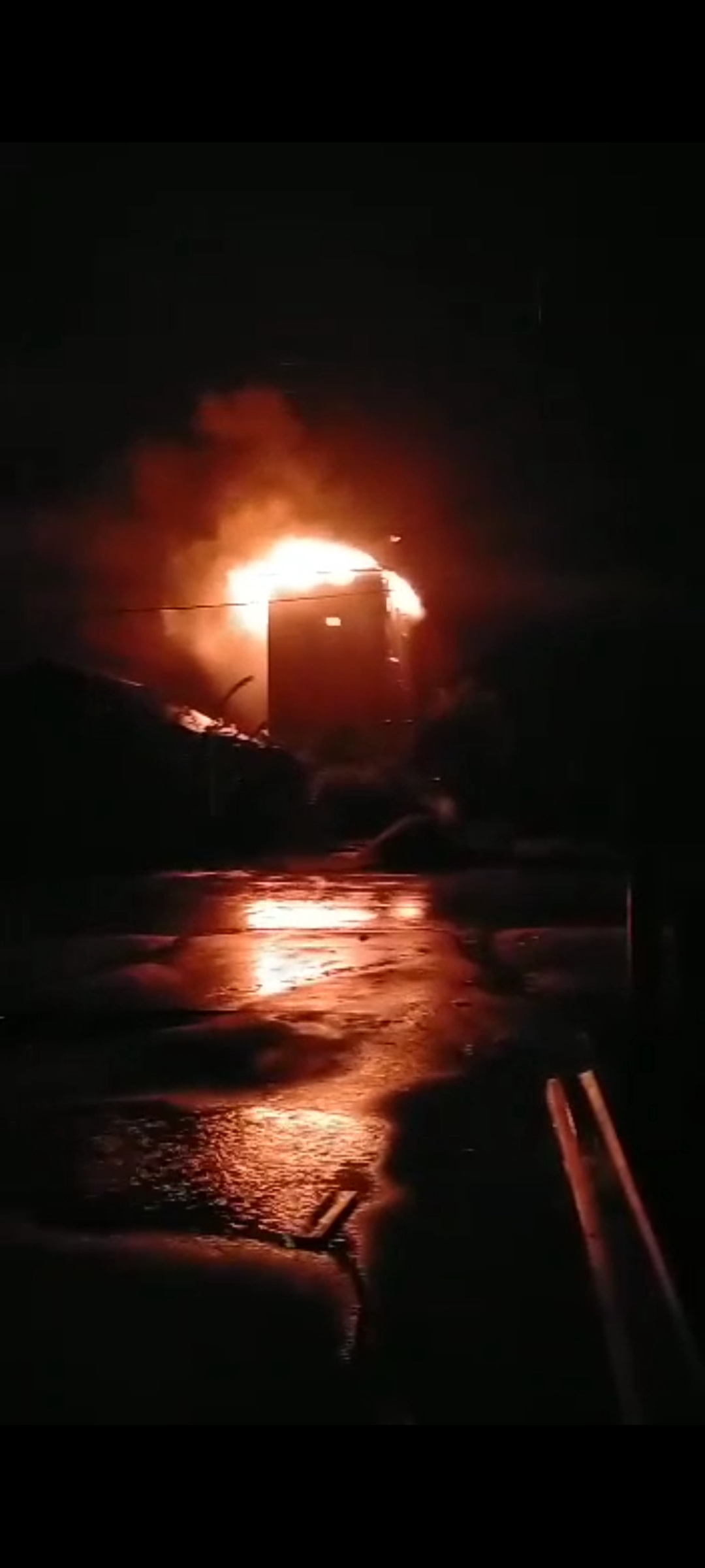 Diduga Disambar Petir, Sarang Walet Terbakar