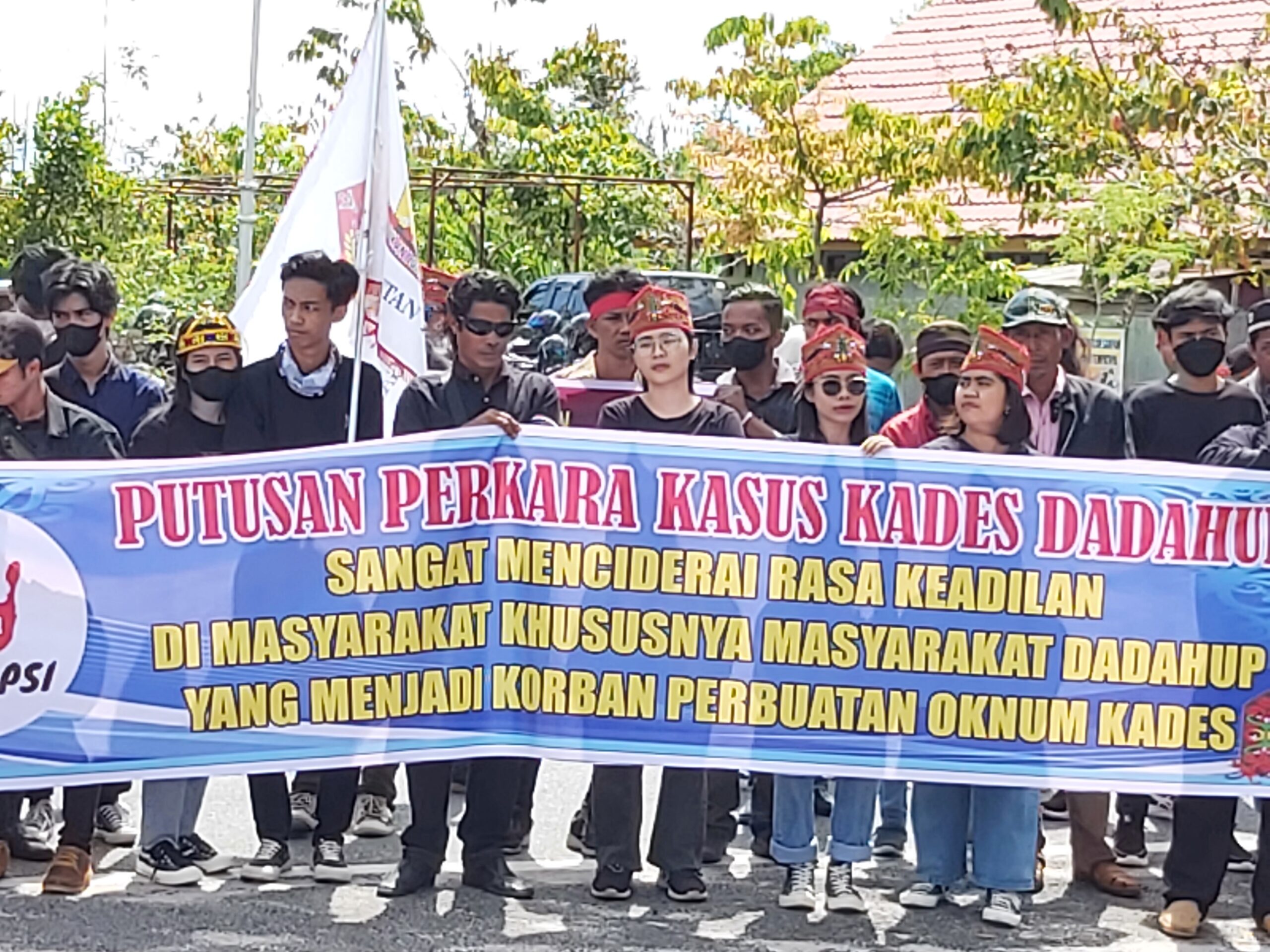 Vonis Bebas Kades Dadahup, Pengadilan Tipikor Didemo