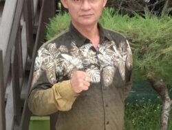 TUDING MASA JABATAN SENAT-Thoeseng: Ricky Harus Minta Maaf
