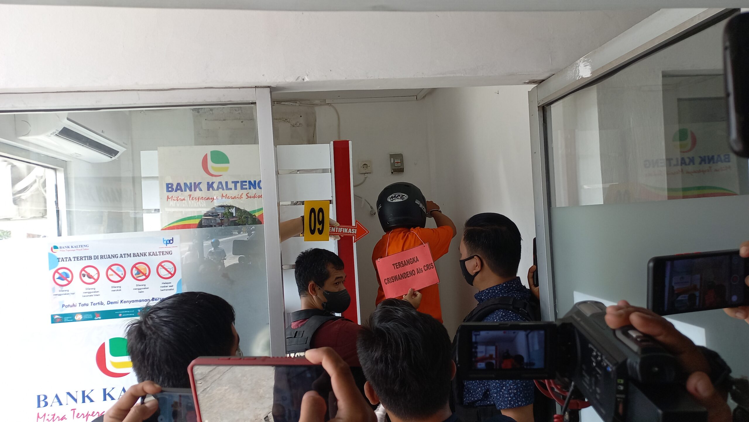 Motif Ekonomi, Polisi Rekonstruksi Percobaan Pembobolan ATM Bank Kalteng