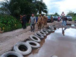 JALAN PROVINSI RUSAK-Pemkab Kotim Ancam Tutup Jalan Kota