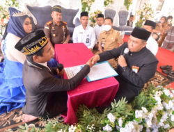Ratusan Pasangan Nikah Massal di Pahandut