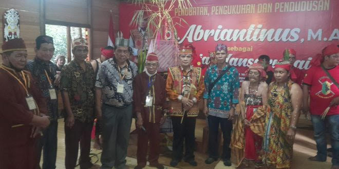 PENOBATAN RAJA NANSARUNAI-Dusmala Tak Boleh Ikut Campur Keputusan Tertinggi Adat Dayak Maanyan PENOBATAN RAJA NANSARUNAI-Dusmala Tak Boleh Ikut Campur Keputusan Tertinggi Adat Dayak Maanyan