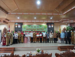 Fairid Serahkan Bantuan kepada Kaum Masjid dan Guru Ngaji
