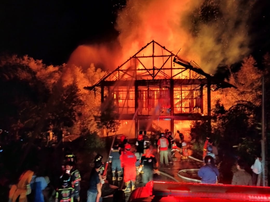Rumah Betang Pemkab Barut Terbakar