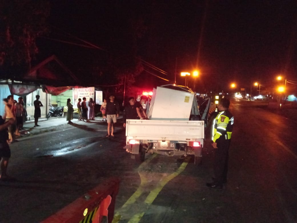 Mengantuk, Hantam Barrier, Sopir Pikap Tewas