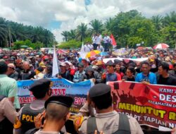 Ribuan Masyarakat Demo PT Tapian Nadenggan/Sinar Mas Group Ribuan Masyarakat Demo PT Tapian Nadenggan/Sinar Mas Group