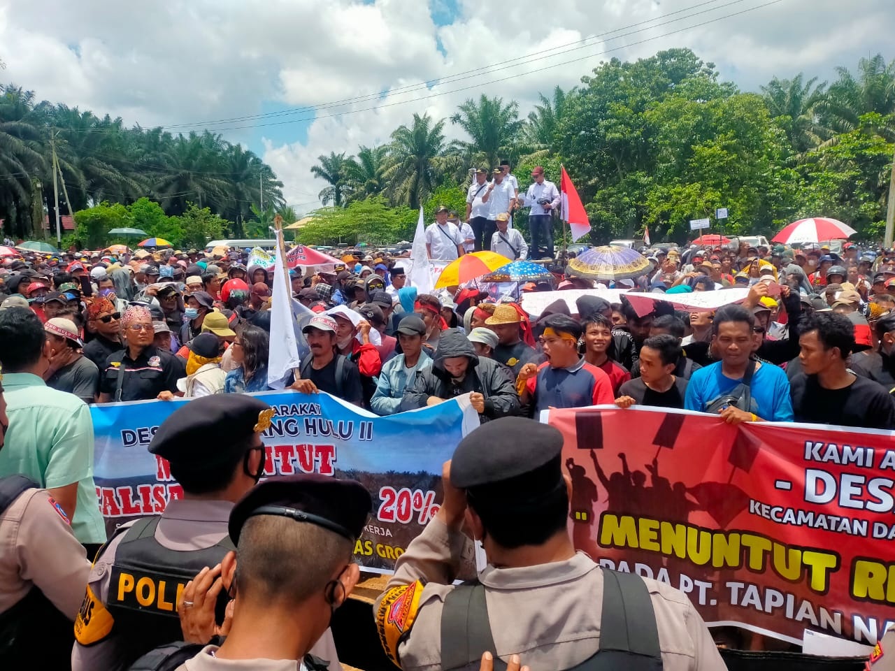 Ribuan Masyarakat Demo PT Tapian Nadenggan/Sinar Mas Group