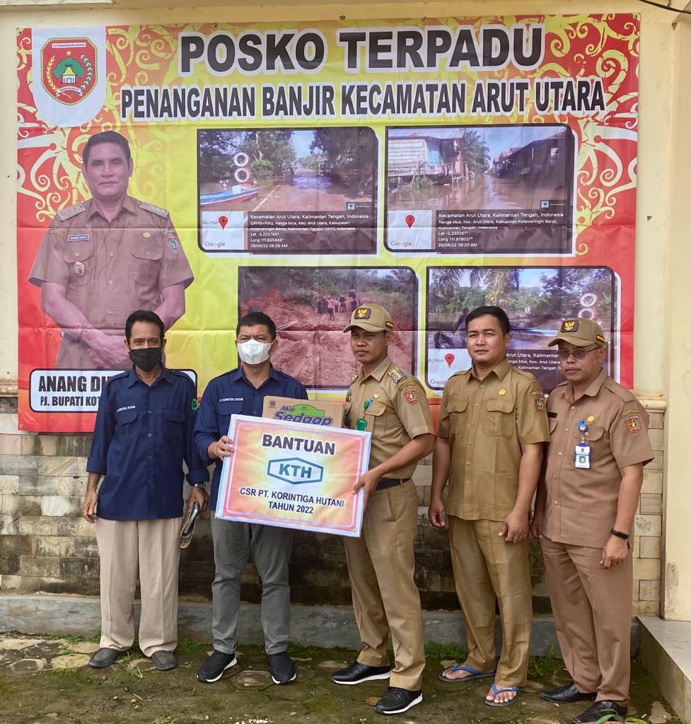 Aruta Di Landa Banjir, PT Korintiga Hutani Salurkan Bantuan 