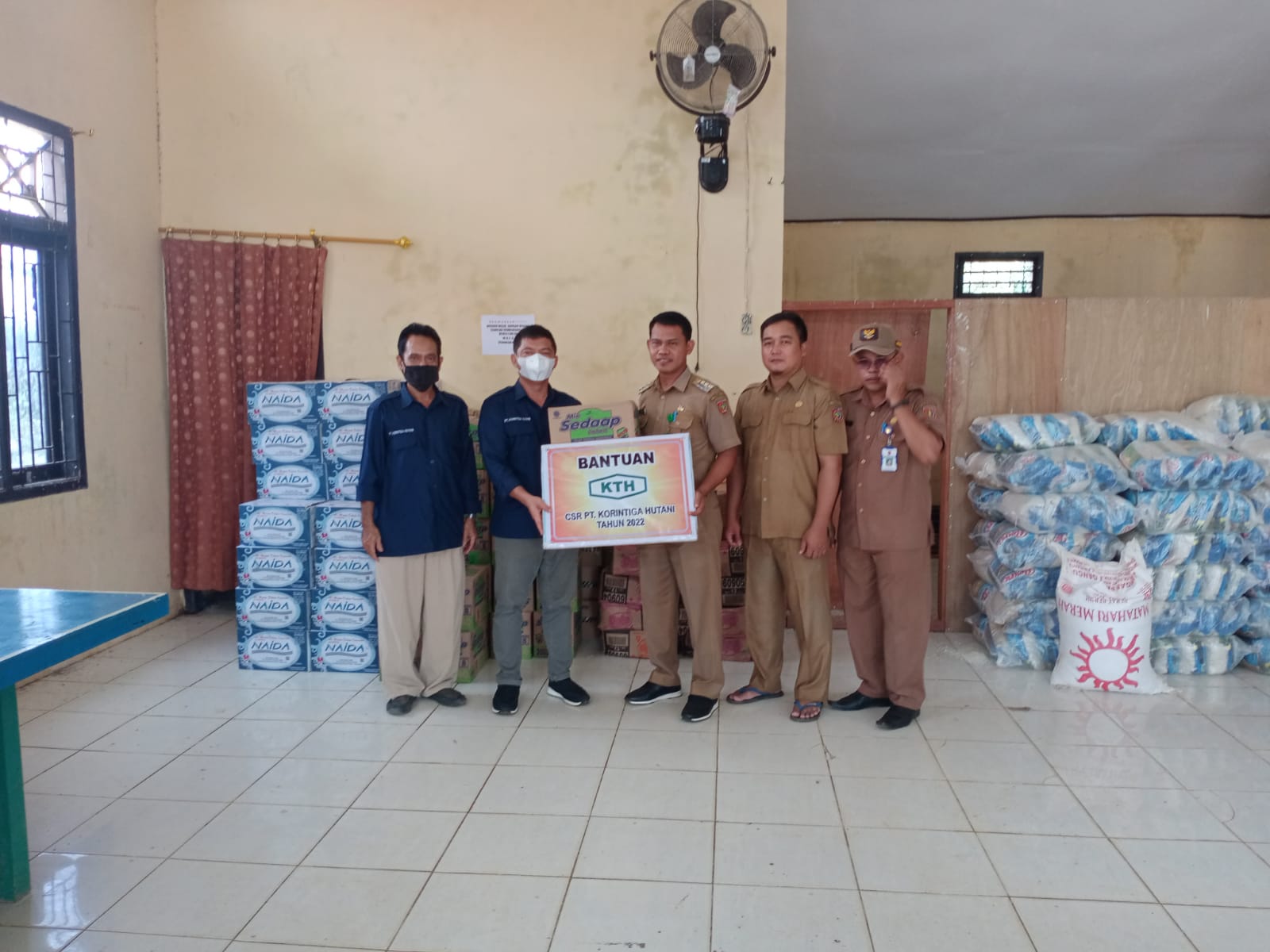 Aruta Di Landa Banjir, PT Korintiga Hutani Salurkan Bantuan 