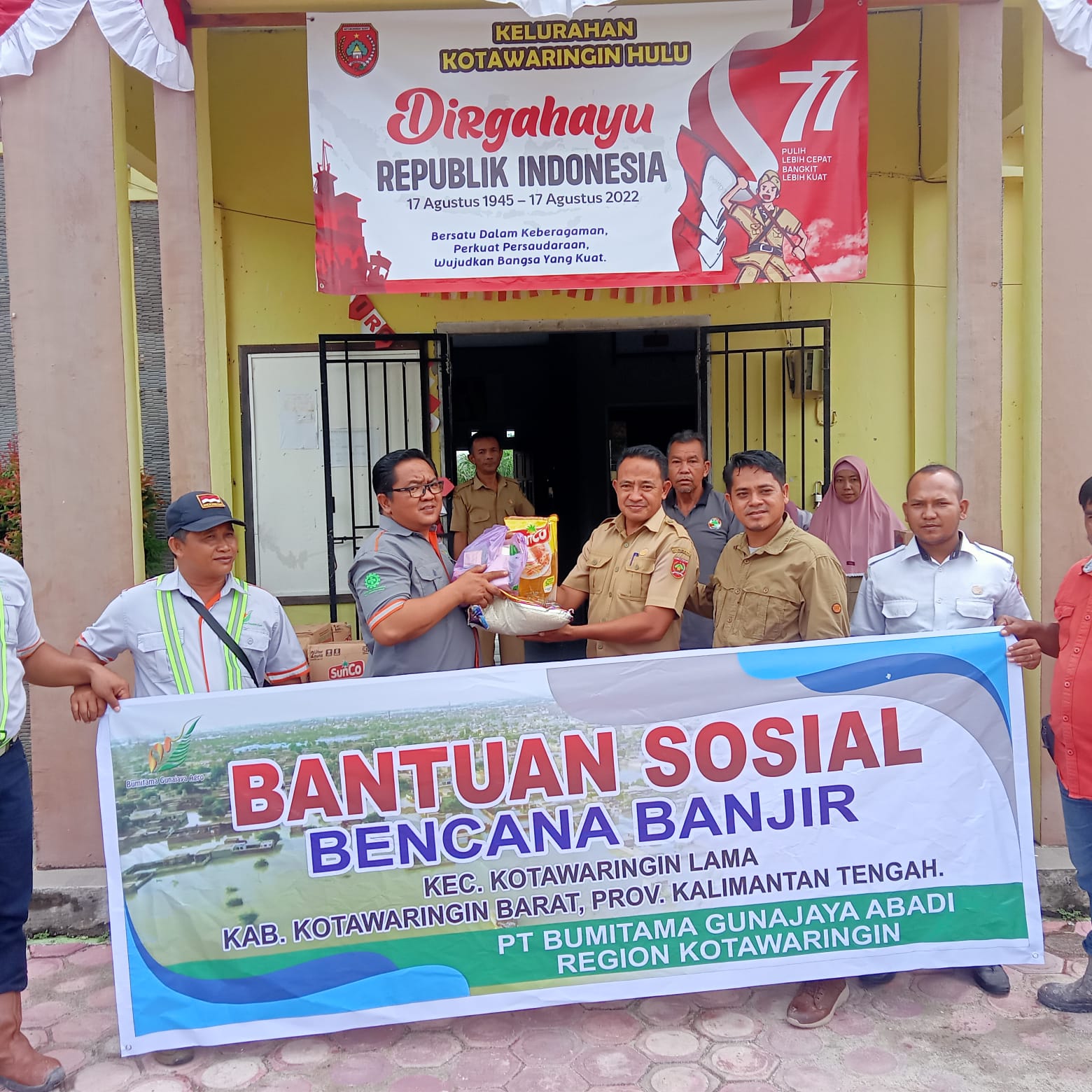 DI KOLAM DAN KUMAI, BGA GROUP SALURKAN 980 PAKET  SEMBAKO BAGI KORBAN BANJIR 