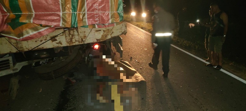 Tabrak Truk Tronton Mogok, Pengendara Motor Tewas
