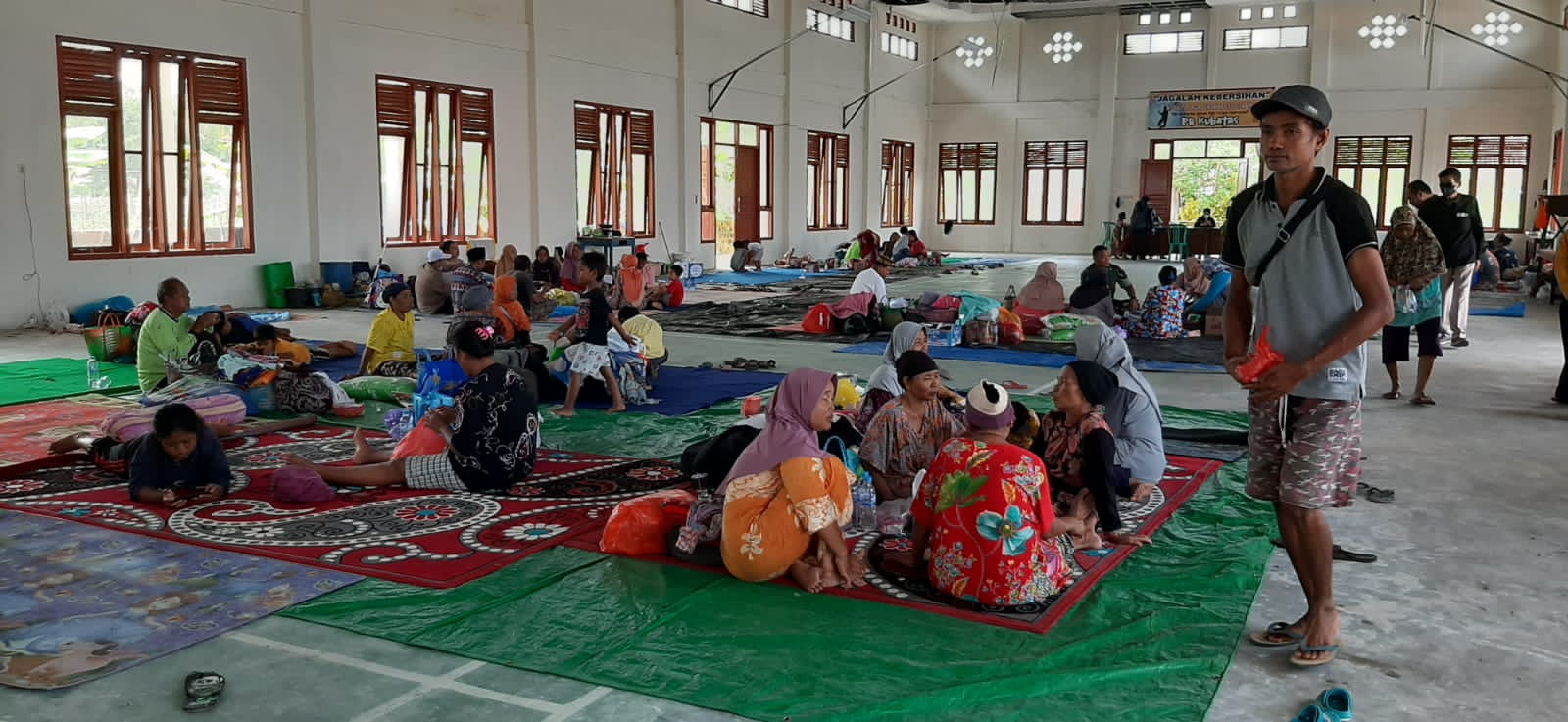 Banjir Kobar Makin Parah,GOR Gelora Remaja Pusat Pengungsian 2 Desa Di Arsel 