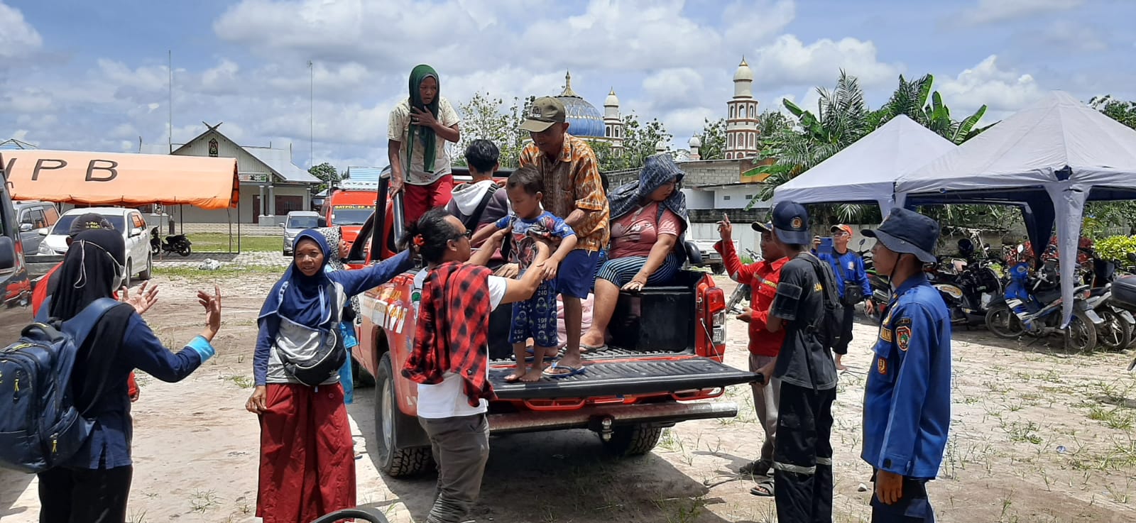 Banjir Kobar Makin Parah,GOR Gelora Remaja Pusat Pengungsian 2 Desa Di Arsel 