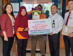 Bank Kalteng Cabang Pangkalan Bun Serahkan Bantuan Korban Banjir 