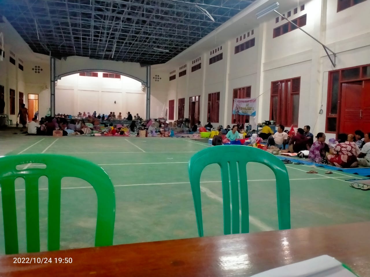 Pengungsi di Desa Kumpai Batu Atas Butuh Selimut