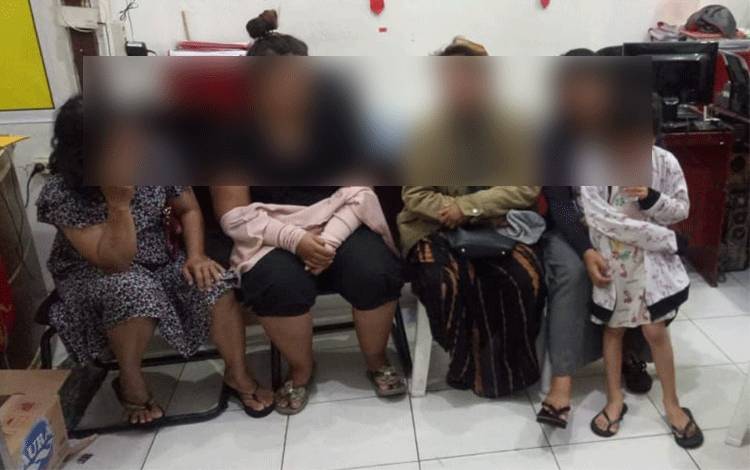 Main Judi, 5 Ibu Rumah Tangga Ditangkap Polisi