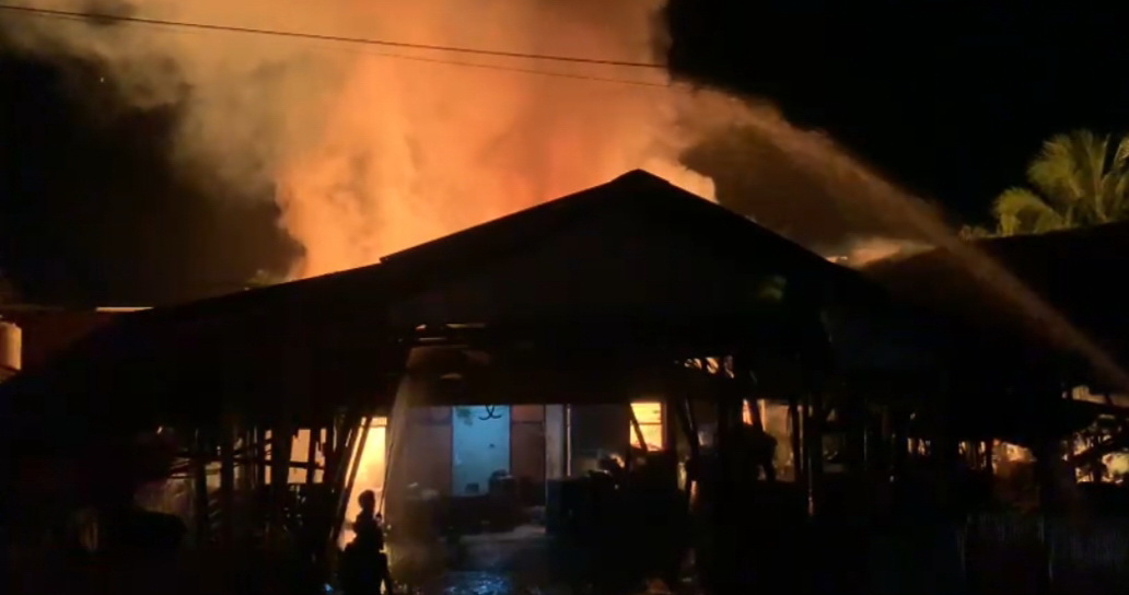 Dilalap Si Jago Merah, Rumah Hamsan Jadi Arang