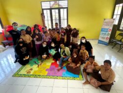 Tim Fakultas Kedokteran UPR Edukasi PHBS pada Anak Usia SD Melalui Media Permainan Berbasis Kearifan Lokal “BAREGA”