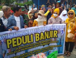 Keluarga Besar Pengajian Kobar Salurkan Bantuan Banjir Tahap II Keluarga Besar Pengajian Kobar Salurkan Bantuan Banjir Tahap II
