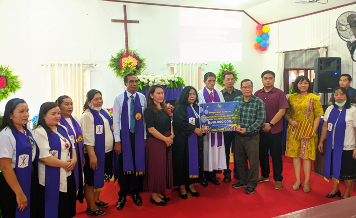 Sambut Natal, PT Bank Kalteng Anjangsana dan Berbagi Kasih Bersama Gereja Sambut Natal, PT Bank Kalteng Anjangsana dan Berbagi Kasih Bersama Gereja