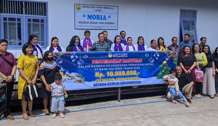 Sambut Natal, PT Bank Kalteng Anjangsana dan Berbagi Kasih Bersama Gereja 