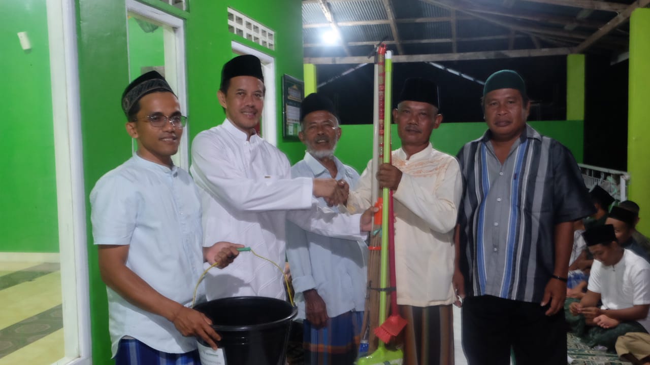 ESQ Kemanusiaan Wilayah Kalteng Salurkan Bantuan Alat Kebersihan 
