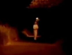 Heboh, Sosok Hantu Pocong Terekam Kamera Ponsel Warga Hanjak Maju