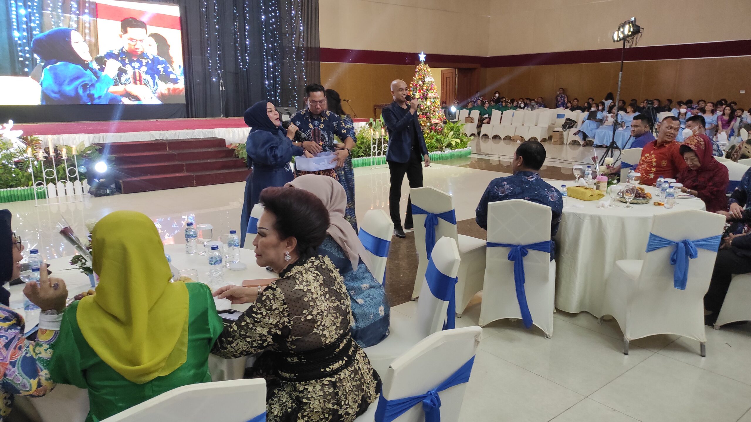 NATAL KELUARGA BESAR NASDEM KALTENG-Rawat Kebersamaan, Jaga Perdamaian diatas Perbedaan