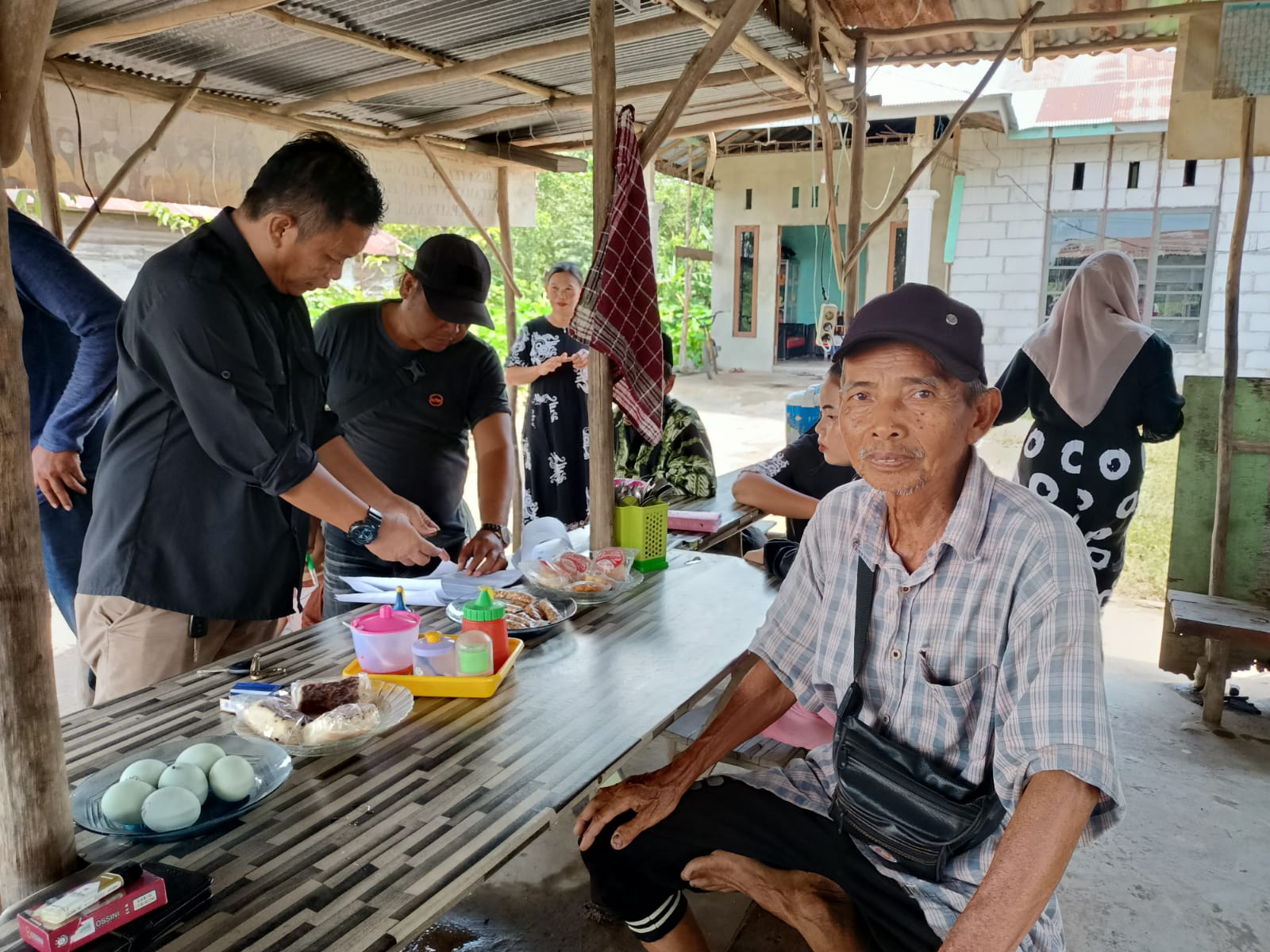 Warga Protes Sembako Murah Dipungli Rp10.000