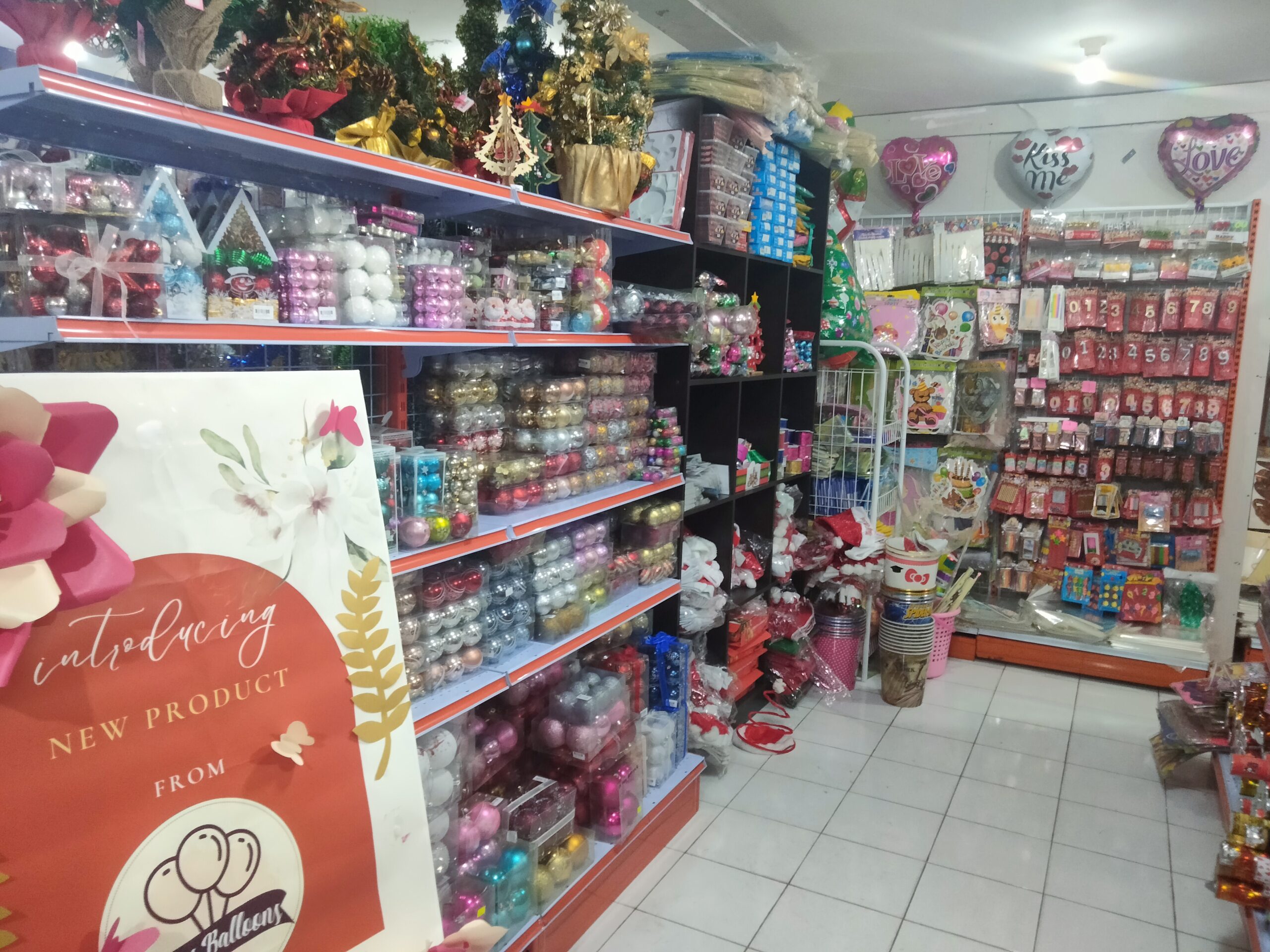 Toko Aksesoris Optimistis Raup Cuan di Natal 2022