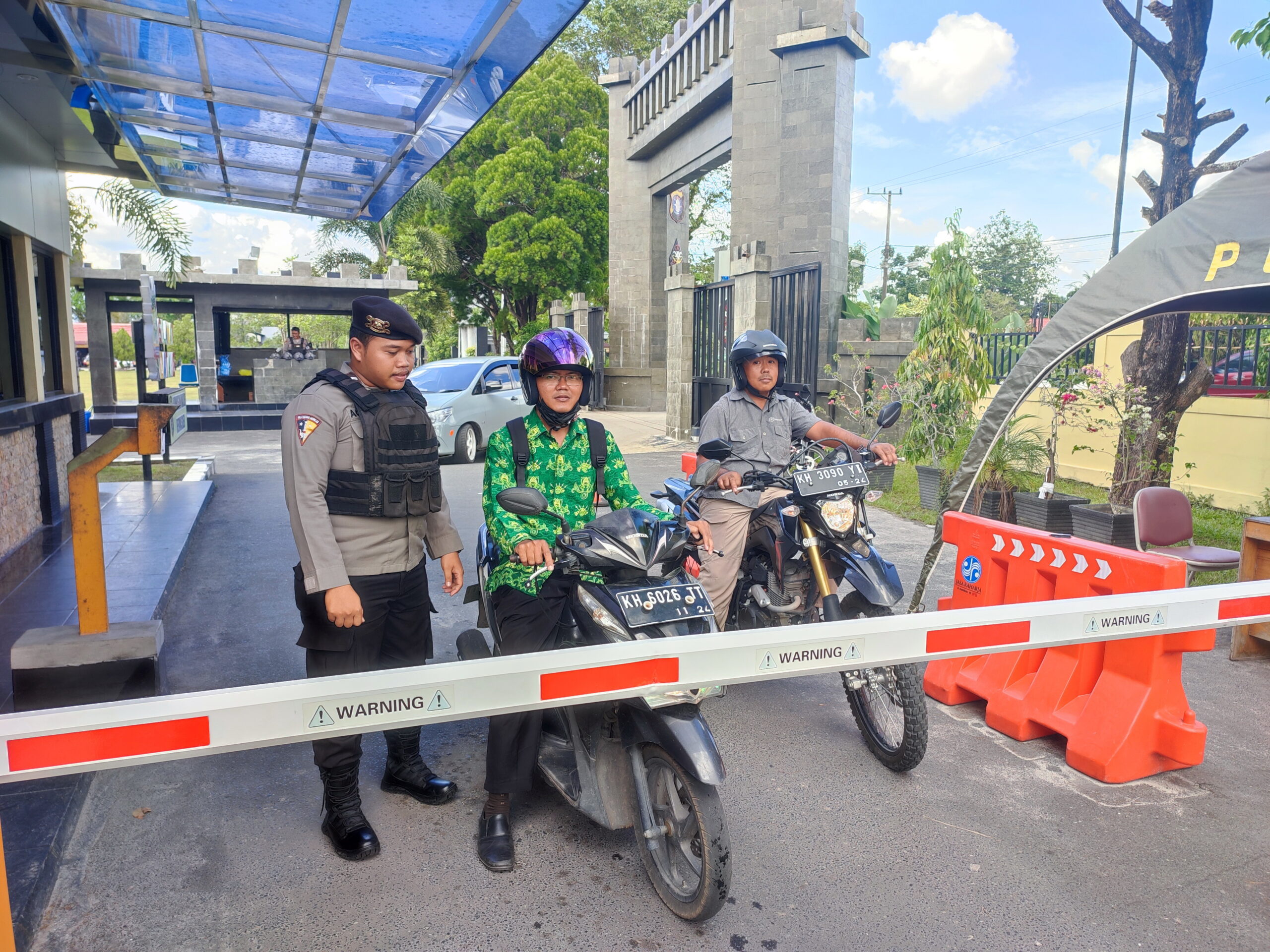 BOM BUNUH DIRI-Pintu Masuk Mapolda Kalteng Diperketat