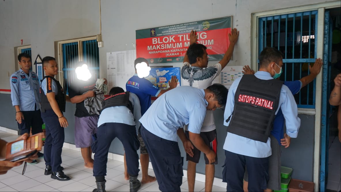 Razia Rutin Temukan Senjata Tajam