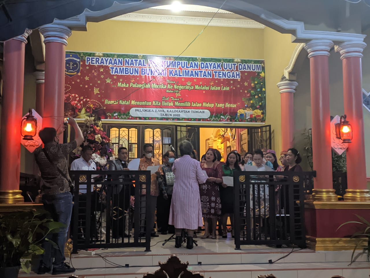 Kesederhanaan dalam Perayaan Natal Perkumpulan Dayak Uut Danum Tambun Bungai