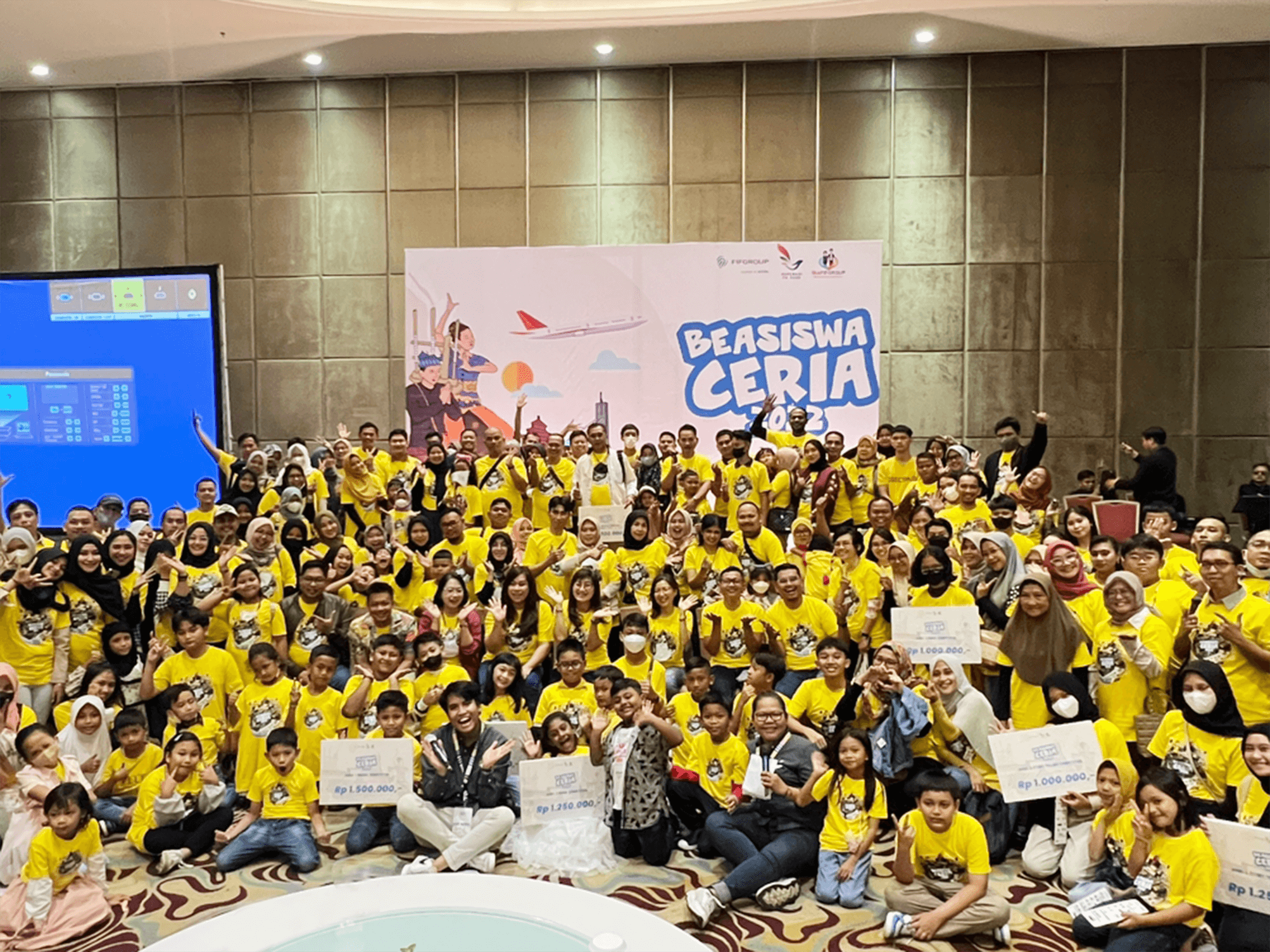 384 Anak Terpilih Terima Beasiswa Ceria FIFGROUP 2022