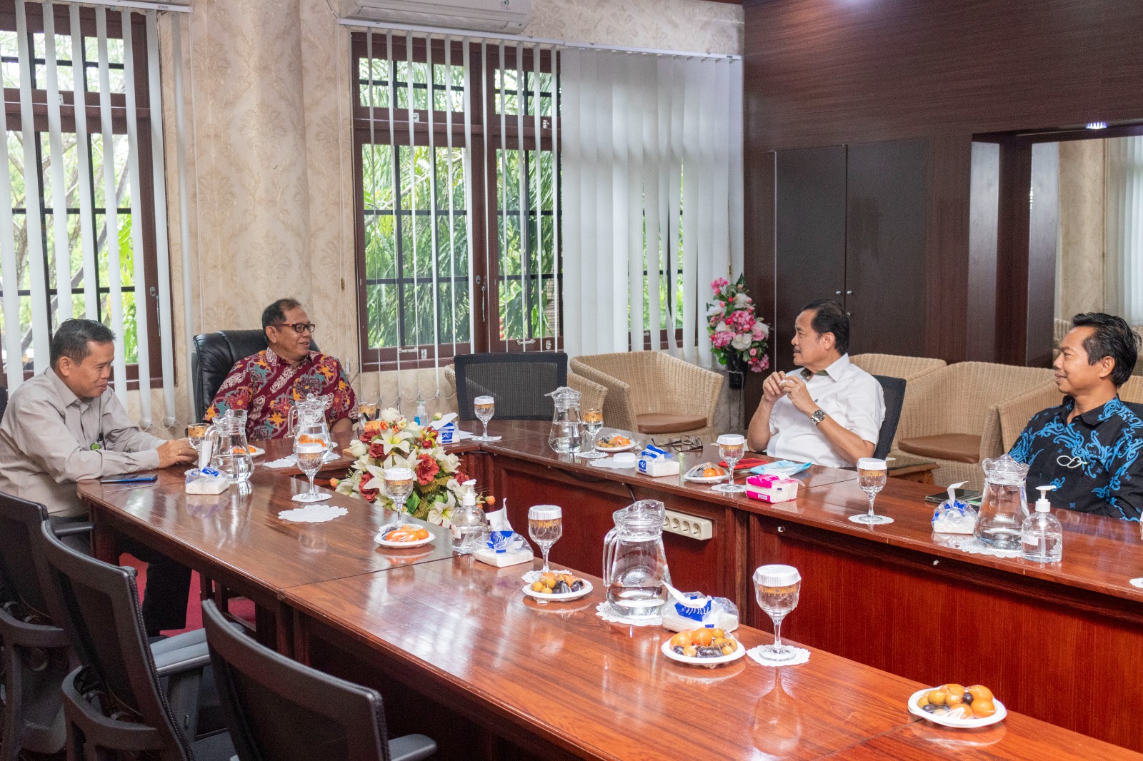 Rektor UPR Terima Kunjungan DPD RI dan Wabup Gumas
